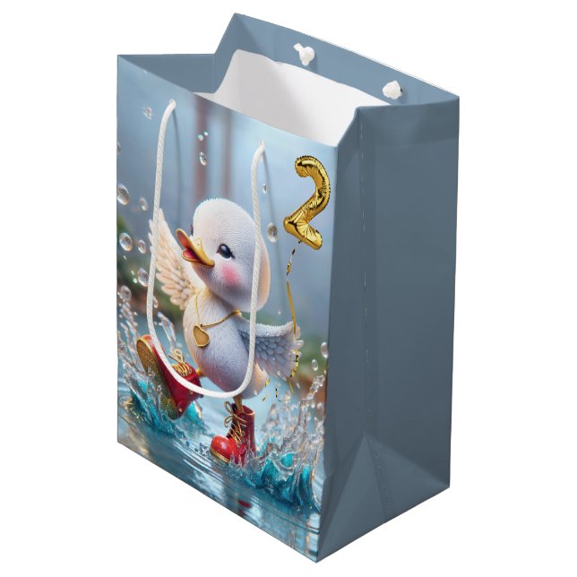 Sac Cadeau Moyen 2e anniversaire Duck Dancing In the Rain Puddle (Devant Angle)