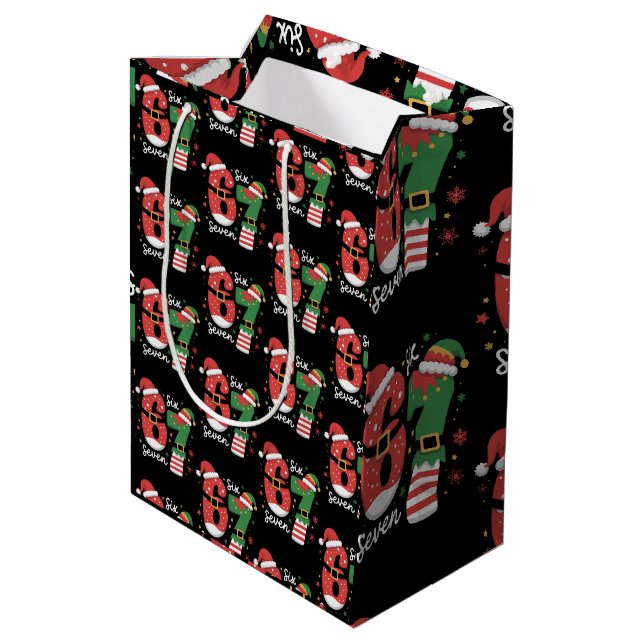 Sac Cadeau Moyen 67 Meme Six Seven Elfe Chapeau de Noël de Père Noë (Dos Angle)
