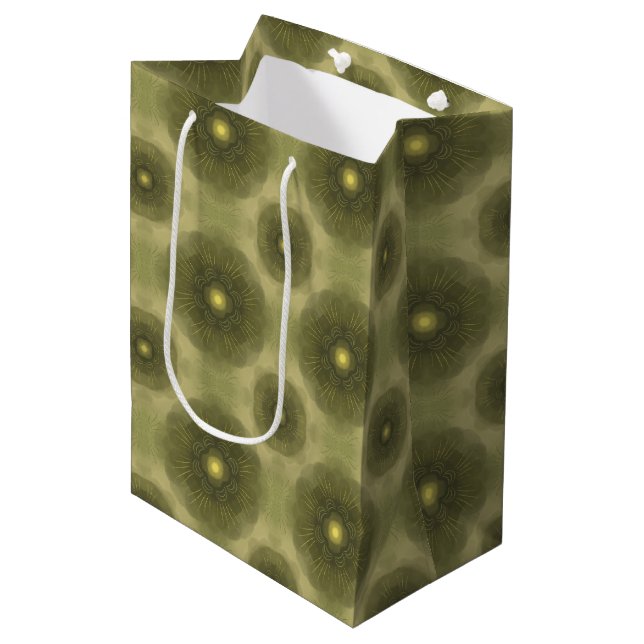 Sac Cadeau Moyen Abstrait Olive Green Flower Motif sans couture (Devant Angle)