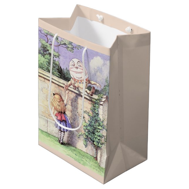 Sac Cadeau Moyen Alice rencontre Humpty Dumpty (Devant Angle)