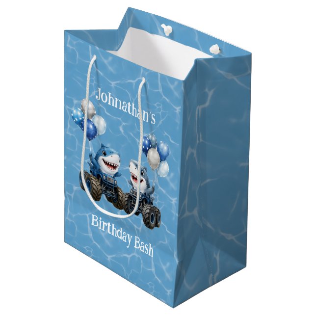 Sac Cadeau Moyen Anniversaire Thème Camion Monstre Requin (Devant Angle)