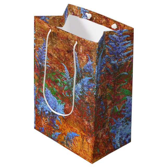 Sac Cadeau Moyen Astilbe Dusty Blue à bord (Devant Angle)