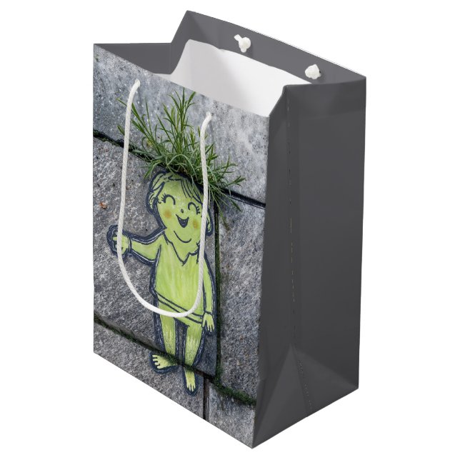 Sac Cadeau Moyen Balle d'anniversaire Doodle Street Art d'une femme (Devant Angle)