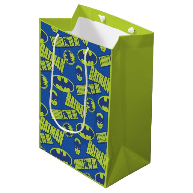 Sac Cadeau Moyen Batman - Le Motif du Chevalier foncé (Devant Angle)