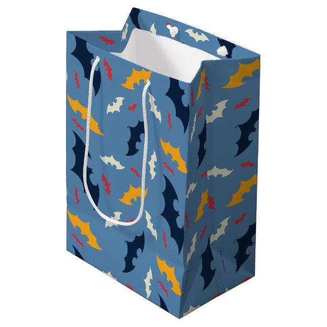 Sac Cadeau Moyen Batman | Motif de logo rouge, bleu et jaune (Devant Angle)