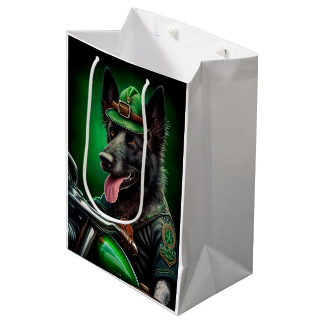 Sac Cadeau Moyen Belgian Shepherd conduite vélo St. Patrick's Day (Devant Angle)