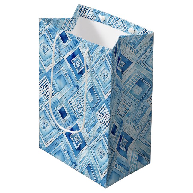 Sac Cadeau Moyen Bijou Carré Batik Blanc Bleu (Devant Angle)