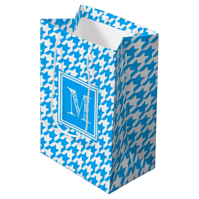 Sac Cadeau Moyen Bleu Blanc Houndstooth | Monogramme moderne (Devant Angle)