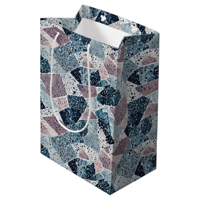 Sac Cadeau Moyen Blue et Mauve Abstrait Terrazzo Design (Dos Angle)