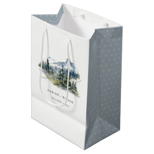 Sac Cadeau Moyen Blue Green Woods Mountain Paysage Mariage de croqu (Devant Angle)