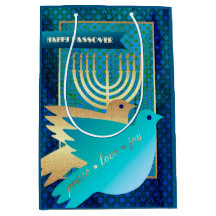 Bonne Pâque. Menorah et colombes de la paix