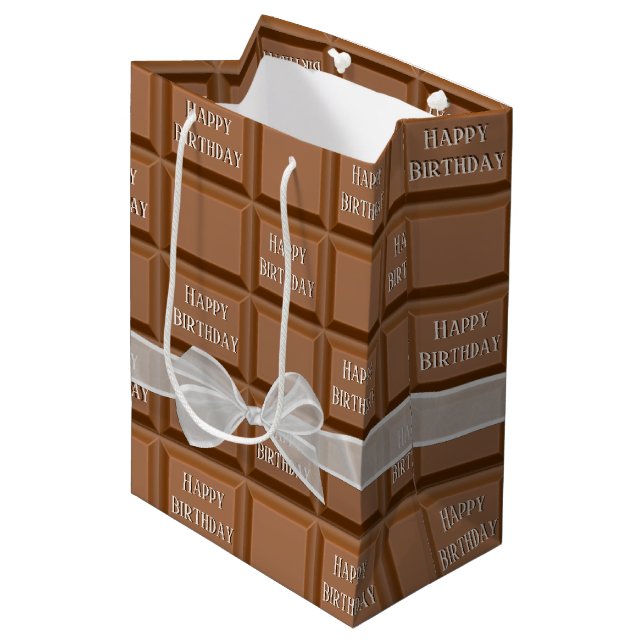 Sac Cadeau Moyen Bow d'anniversaire sur barre de bonbons au chocola (Devant Angle)