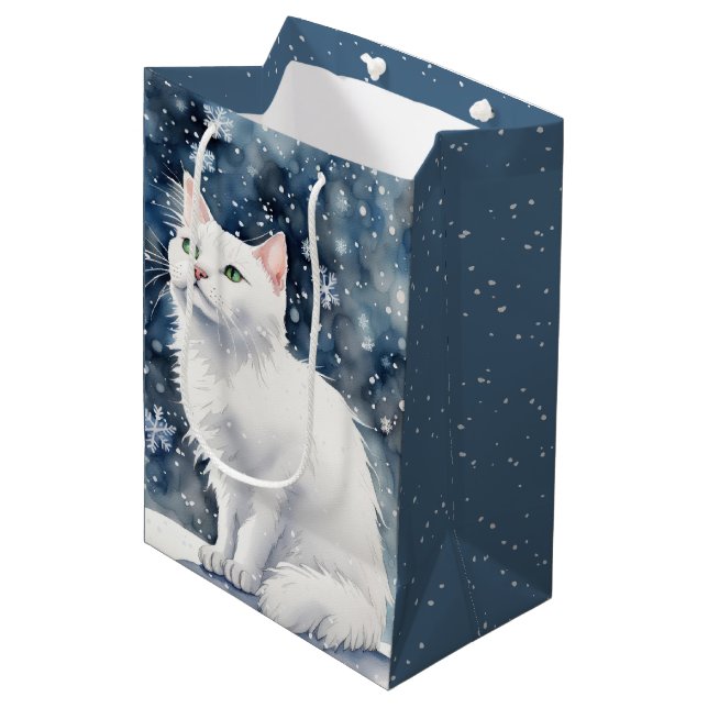 Sac Cadeau Moyen Chat blanc de Noël dans les flocons de neige (Devant Angle)