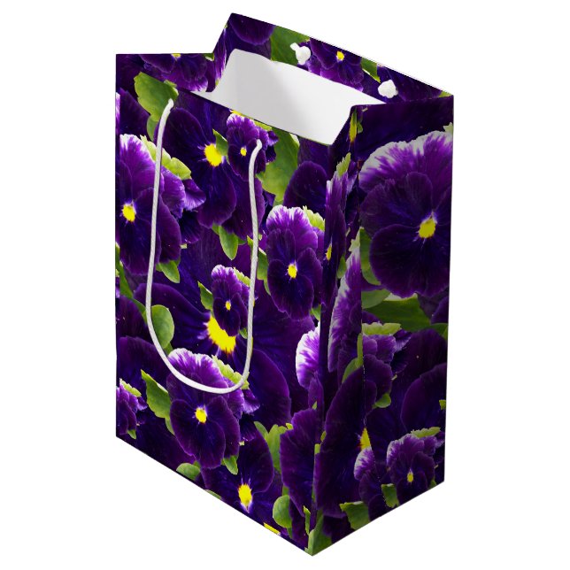Sac Cadeau Moyen Clusters de Pansy Profond Violet : Beauté majestue (Devant Angle)