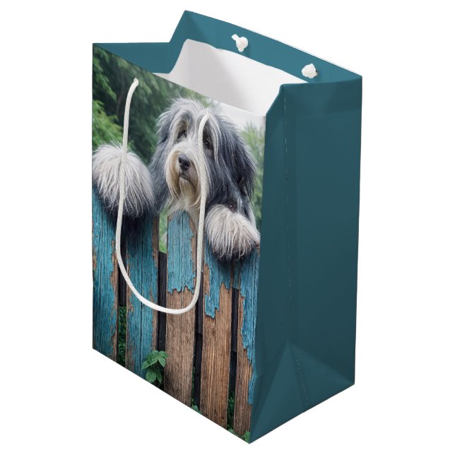 Sac Cadeau Moyen Collie À Portée Sur Une Clôture Rustique Anniversa (Devant Angle)