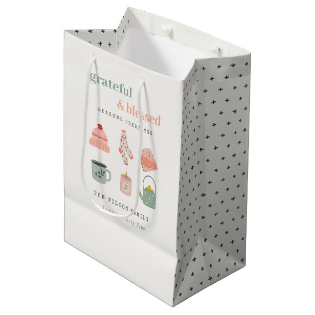 Sac Cadeau Moyen Cosy Scandi Joyeuses Fêtes Essentiel hiver (Devant Angle)