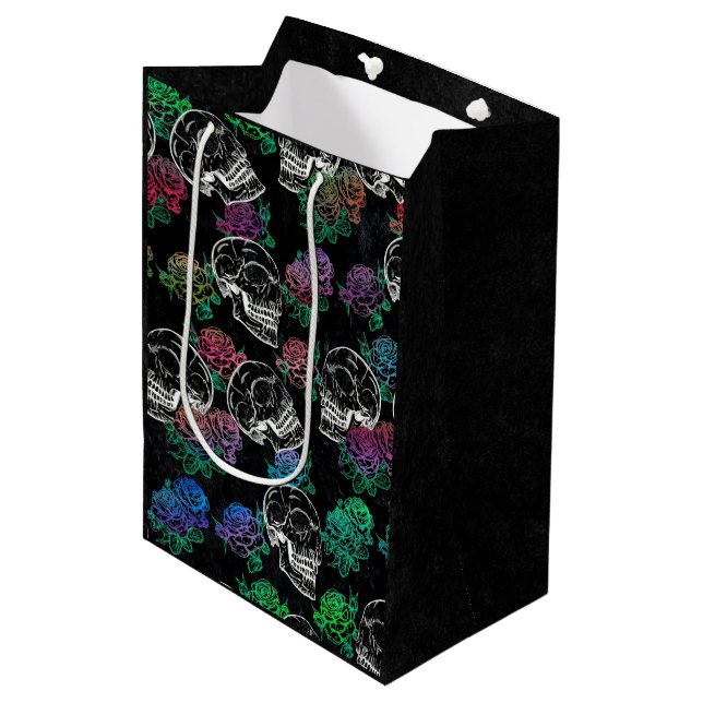 Sac Cadeau Moyen Crânes et Roses sombres | Funky Glam Ombre Grunge (Devant Angle)
