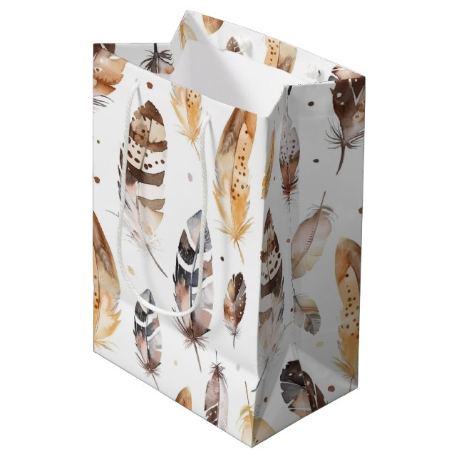 Sac Cadeau Moyen Crème Brown Plumes indigènes tribales Anniversaire (Devant Angle)