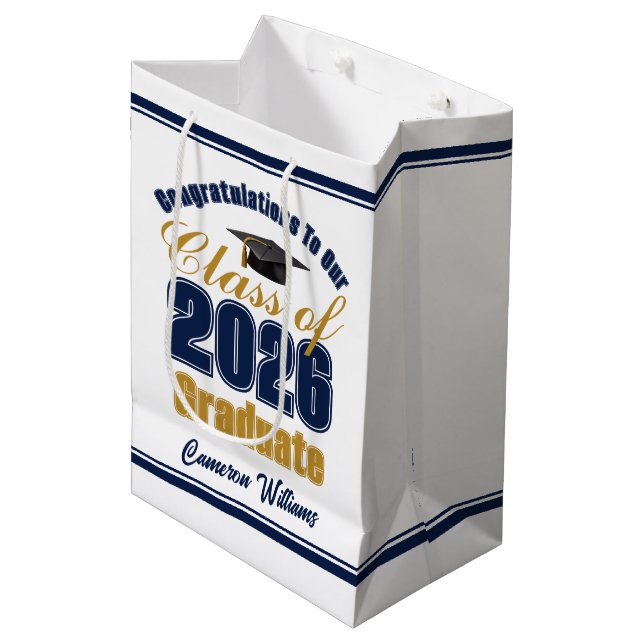 Sac Cadeau Moyen Custom Navy Blue Gold Class of 2026 Graduation (Devant Angle)