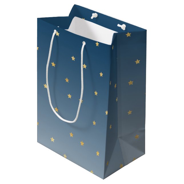 Sac Cadeau Moyen Éclat Ombre lumineux de ciel d'étoiles d'or (Devant Angle)
