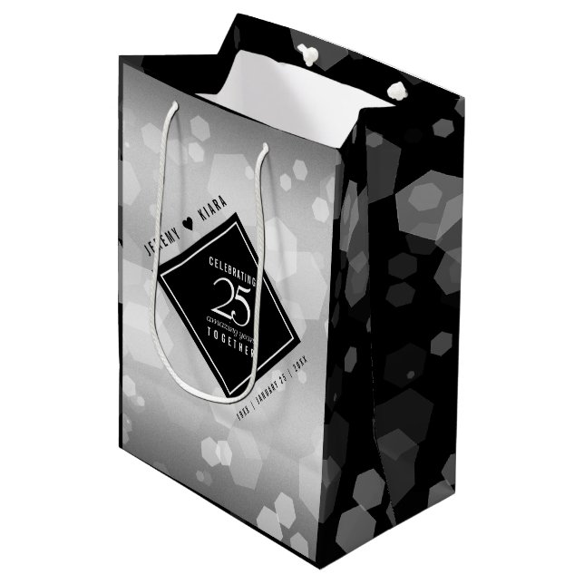 Sac Cadeau Moyen Élégant 25e anniversaire de Mariage d'argent (Devant Angle)