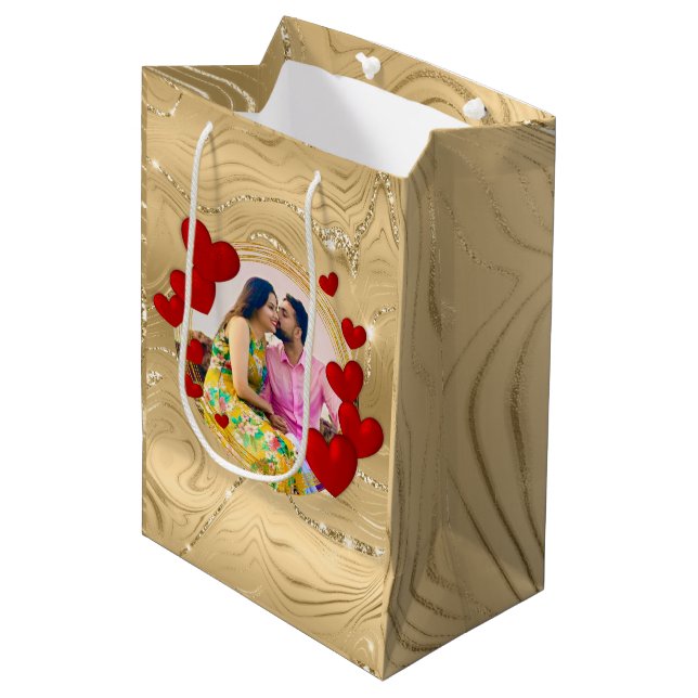 Sac Cadeau Moyen Élégant Valentines, Amour, Anniversaire Coeur Roug (Devant Angle)