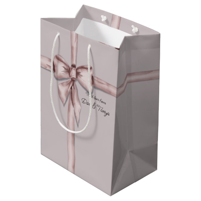 Sac Cadeau Moyen Enveloppé dans un arc rose (Dos Angle)