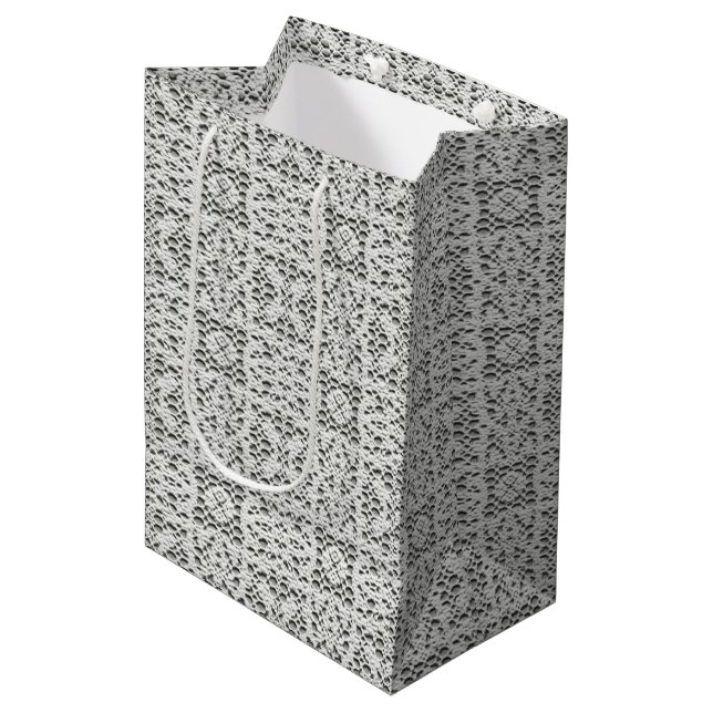 Sac Cadeau Moyen Faux Crochet Blanc (Devant Angle)