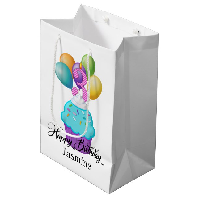 Sac Cadeau Moyen girl 3RD Birthday cupcake ajouter nom (Devant Angle)