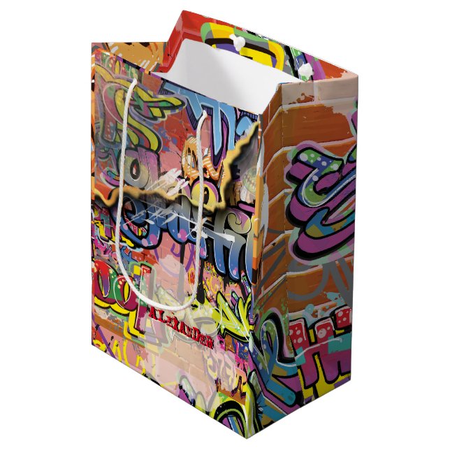 Sac Cadeau Moyen Graffiti peint en brique rayée griffée (Devant Angle)