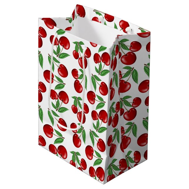 Sac Cadeau Moyen Graphique de cerises rouges sur tout le Motif (Devant Angle)