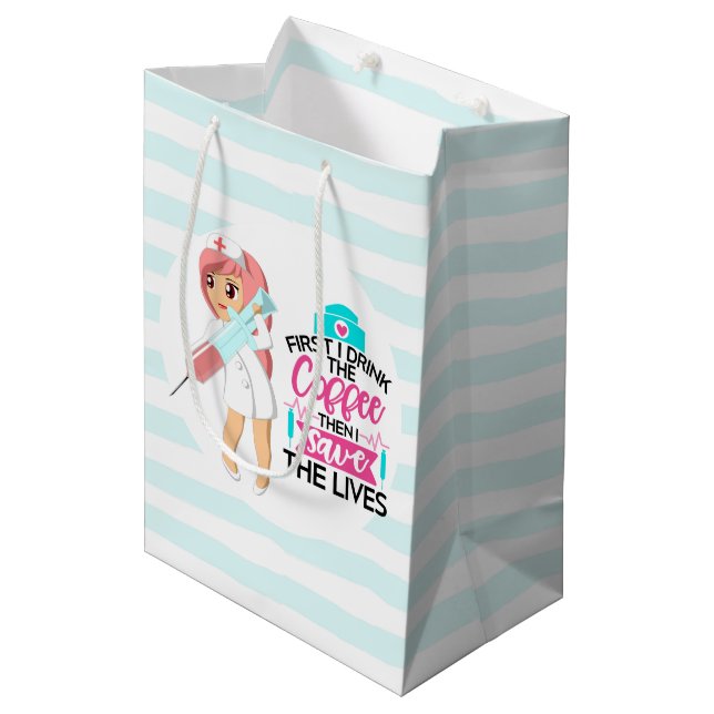 Sac Cadeau Moyen Infirmière amusante qui dit avec une grande aiguil (Devant Angle)