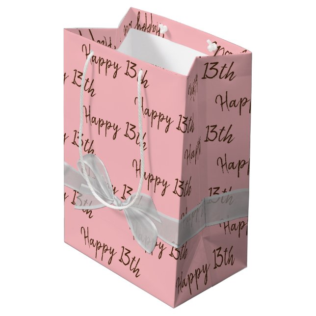 Sac Cadeau Moyen Joyeux 13e Anniversaire Bow Sur Pink Medium Cadeau (Dos Angle)