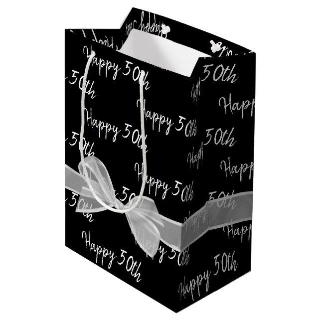 Sac Cadeau Moyen Joyeux 50e Anniversaire Bow sur Black Medium Cadea (Dos Angle)