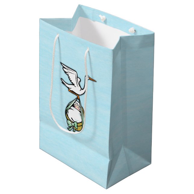 Sac Cadeau Moyen La cigogne porte un bébé garçon bleu (Devant Angle)