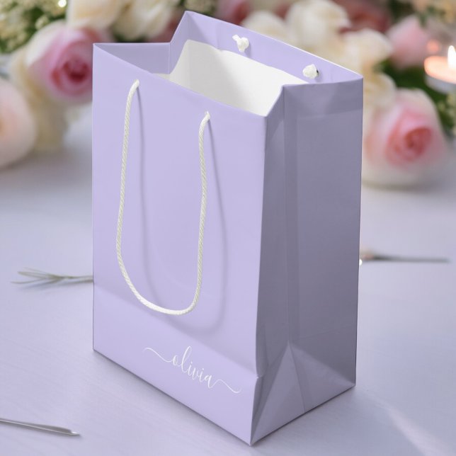 Sac Cadeau Moyen Lavande Purple Script Moderne Fille Monogramme Nom (Créateur téléchargé)