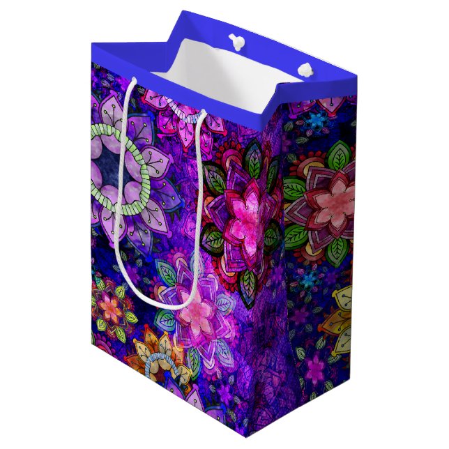 Sac Cadeau Moyen Mandalas de explosion vibrants d'aquarelle - (Devant Angle)
