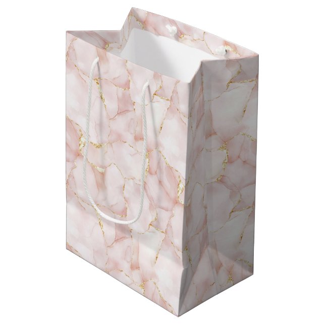 Sac Cadeau Moyen Mariage floral à pétales de rose rose blush or (Devant Angle)