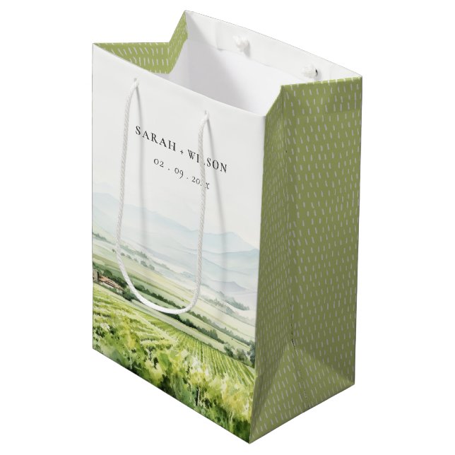 Sac Cadeau Moyen Moderne Chic Aquarelle Vignoble Paysage Mariage (Devant Angle)