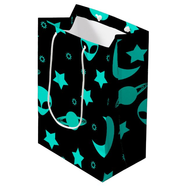 Sac Cadeau Moyen Motif Alien turquoise avec étoiles et lunes (Devant Angle)