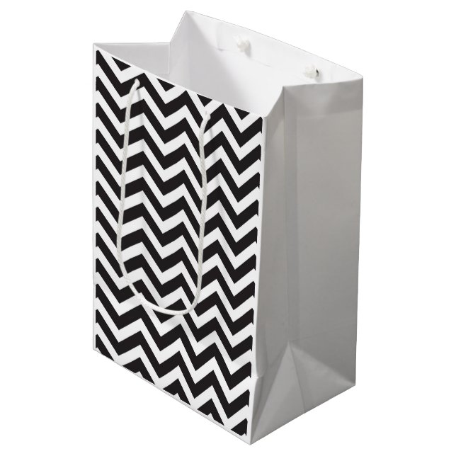 Sac Cadeau Moyen Noir et Blanc Chevron Épais Mariage Anniversaire (Devant Angle)