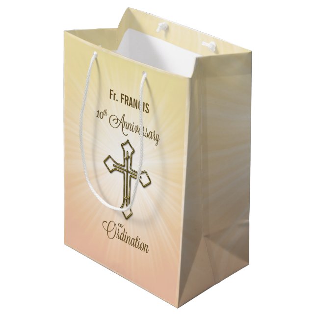 Sac Cadeau Moyen Nom personnalisé, 10e anniversaire de l'ordination (Devant Angle)