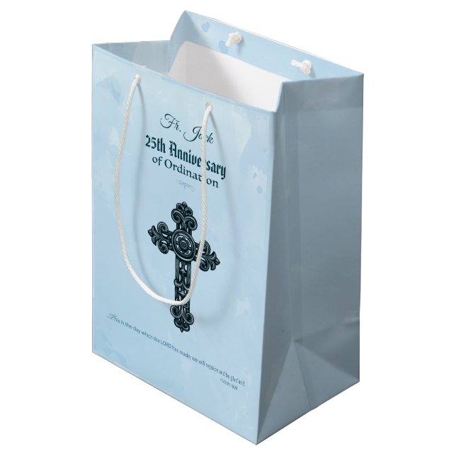 Sac Cadeau Moyen Nom personnalisé & Anniversaire Année Ordination,  (Devant Angle)