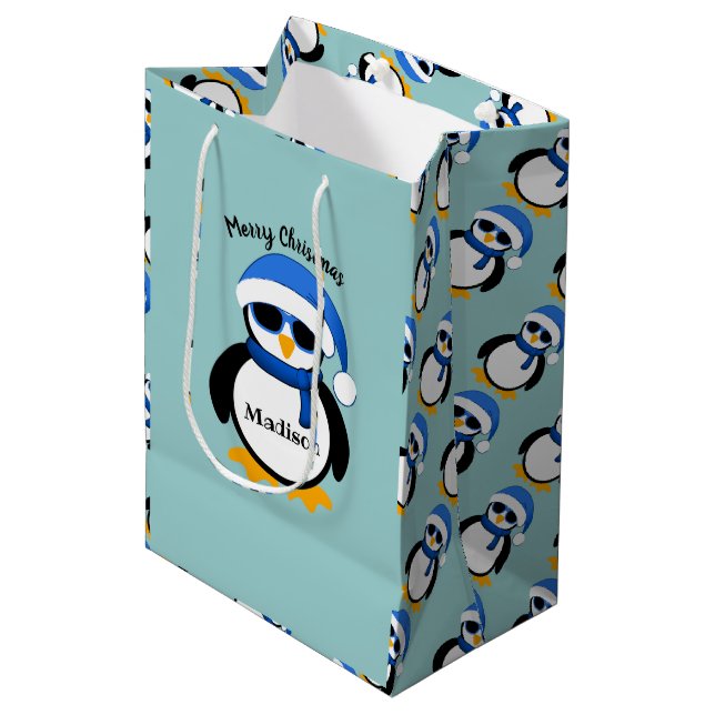 Sac Cadeau Moyen Pingouin cool mignon Joyeux Noël bleu Personnalise (Devant Angle)