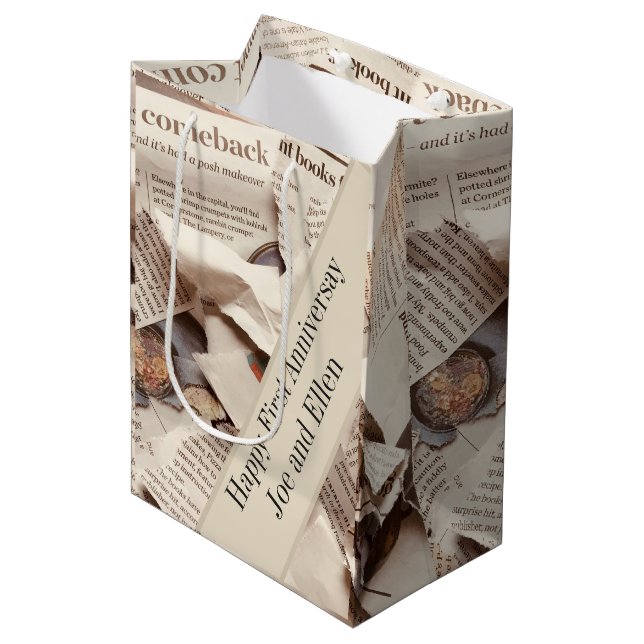 Sac Cadeau Moyen Premier anniversaire de Mariage modifiable (Devant Angle)