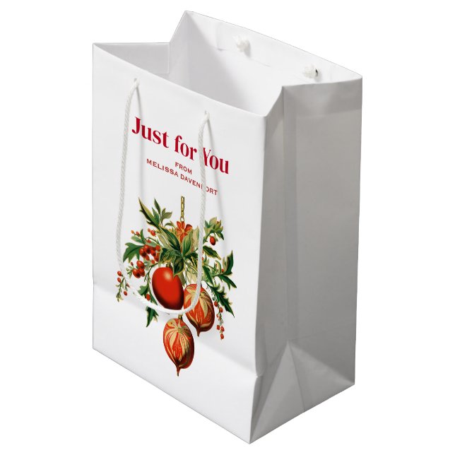 Sac Cadeau Moyen Red Christmas Baubles avec Holly Festive (Devant Angle)