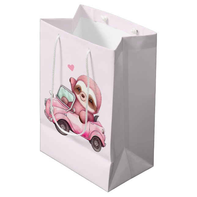 Sac Cadeau Moyen Sourire rose Sloth dans une convertible (Devant Angle)