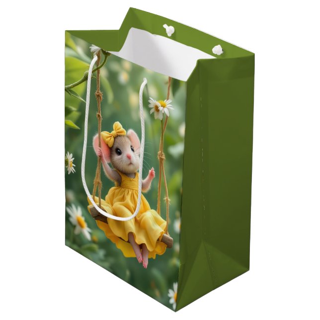 Sac Cadeau Moyen Souris pour fille d'anniversaire sur une voile de  (Devant Angle)