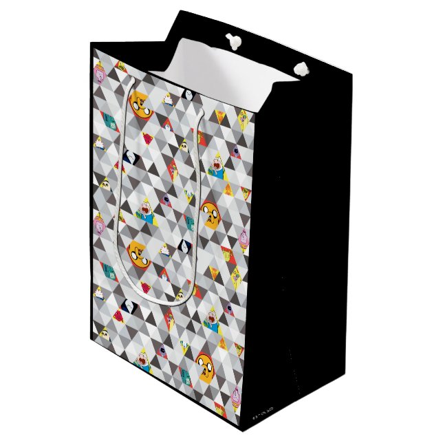 Sac Cadeau Moyen Temps d'aventure | Motif de caractères triangulair (Devant Angle)
