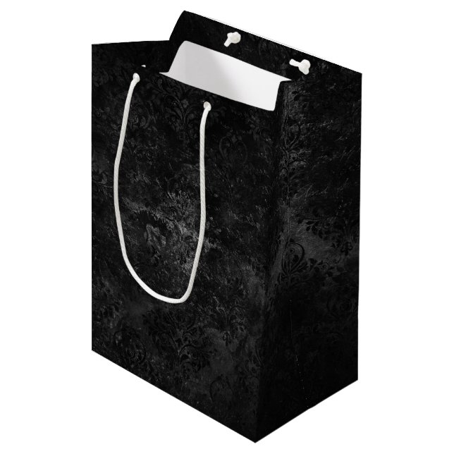 Sac Cadeau Moyen Velvety Onyx Damask | Black Vampy Grunge Baroque (Devant Angle)